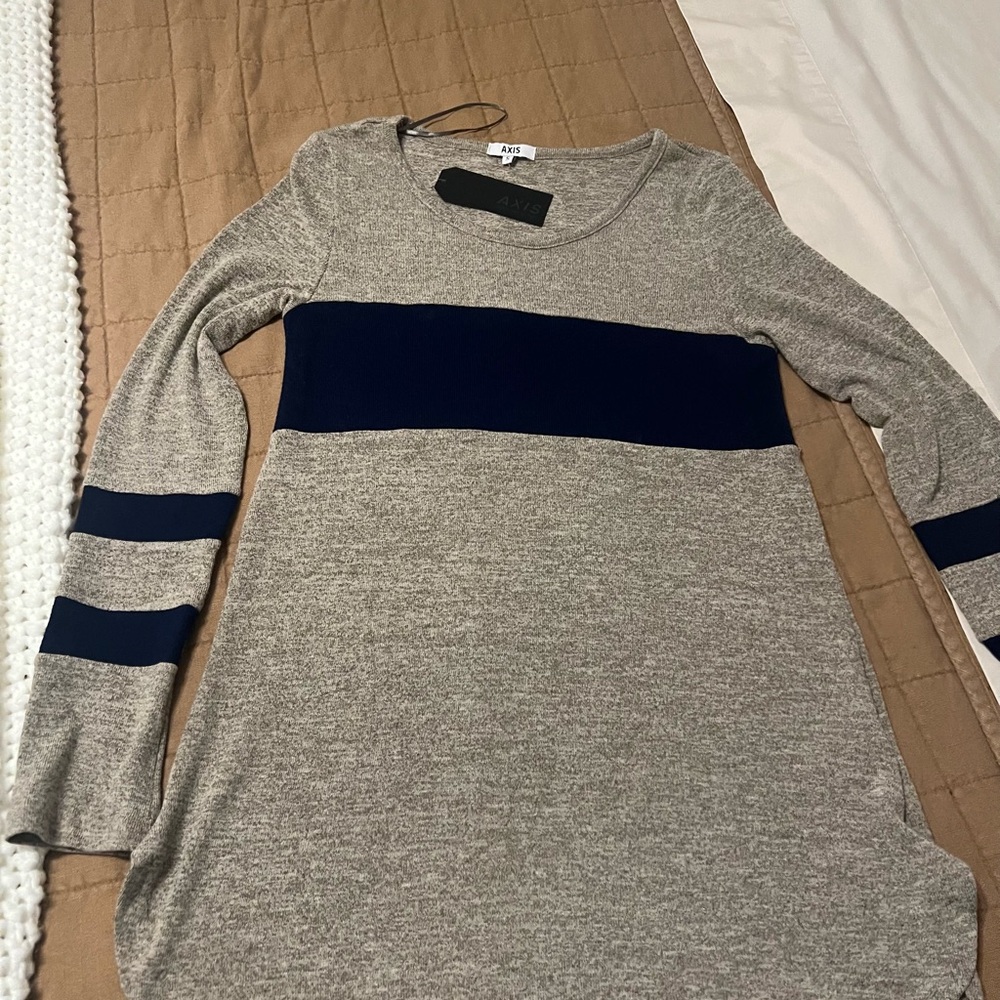 Axis size Small gray and blue knit top